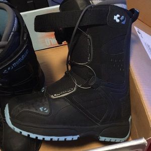 32 Snowboard boots